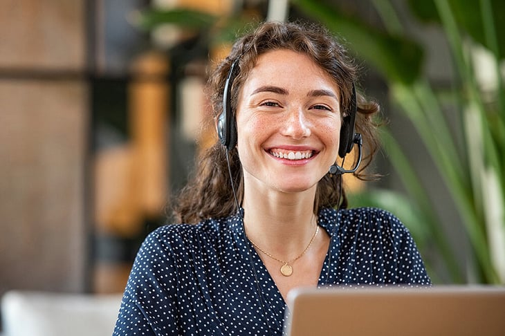 woman-working-at-call-cemter